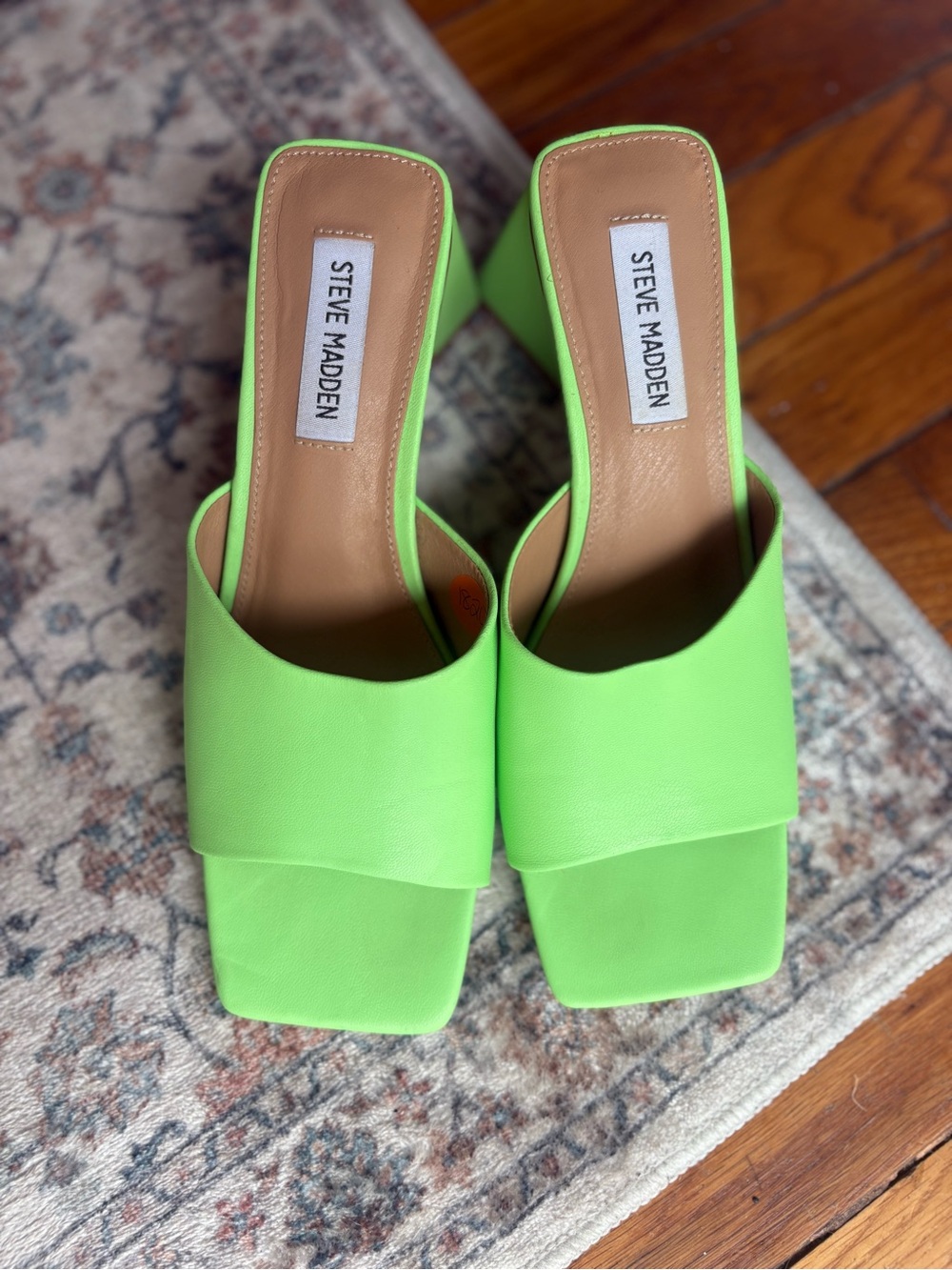 Women’s Size 8 Steve Madden Neon Lime Green Block Heel Mules - Picture 4 of 10